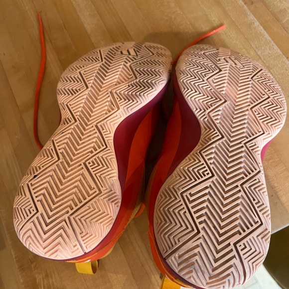 Size 5. Used only on inside basketball courts. - Picture 6 of 6